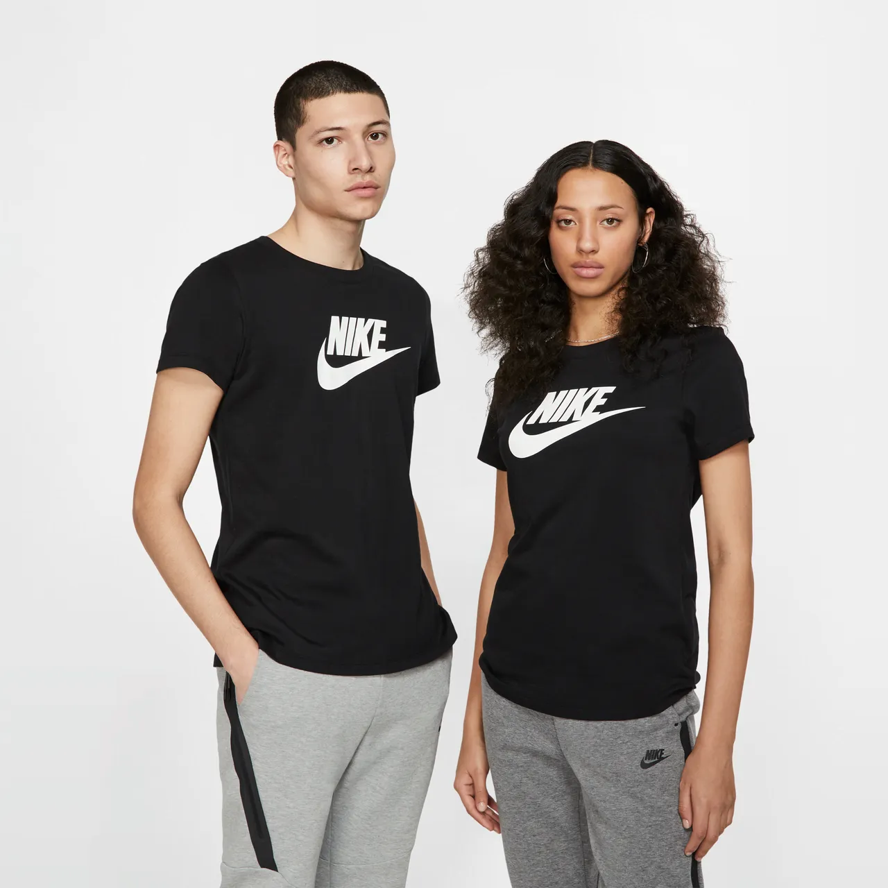 Nike Sportswear Essential T-Shirt - Schwarz