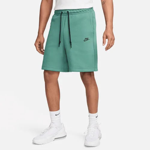 Nike Sportswear Tech Fleece Herrenshorts - Grün
