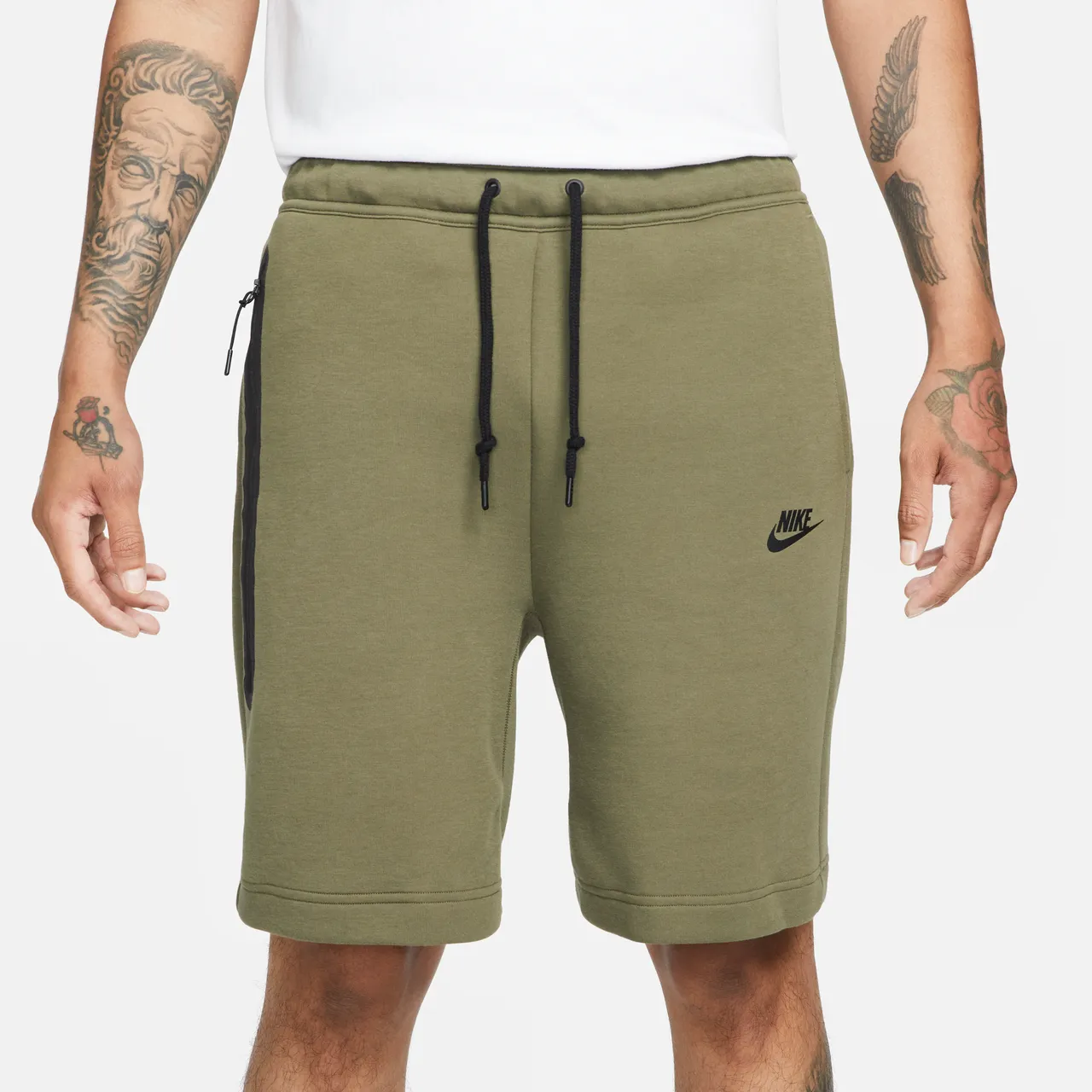 Nike Sportswear Tech Fleece Herrenshorts - Grün