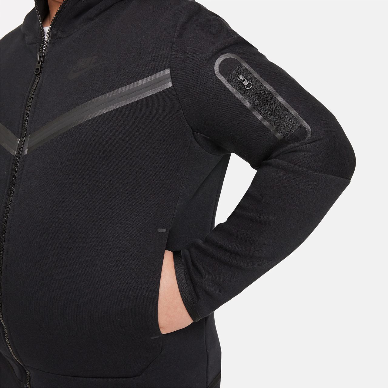 Nike Sportswear Tech Fleece Hoodie mit durchgehendem Reißverschluss für ältere Kinder (Jungen) (erweiterte Größe) - Schwarz