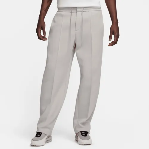 Nike Sportswear Tech Fleece Reimagined Herren-Trainingshose mit offener Passform und offenem Saum - Grau