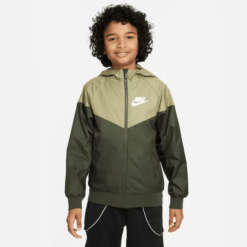 Nike Sportswear Windrunner lockere, hüftlange Jacke mit Kapuze für ältere Kinder (Jungen) - Grün