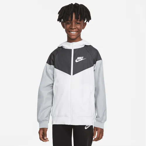 Nike Sportswear Windrunner lockere, hüftlange Jacke mit Kapuze für ältere Kinder (Jungen) - Weiß