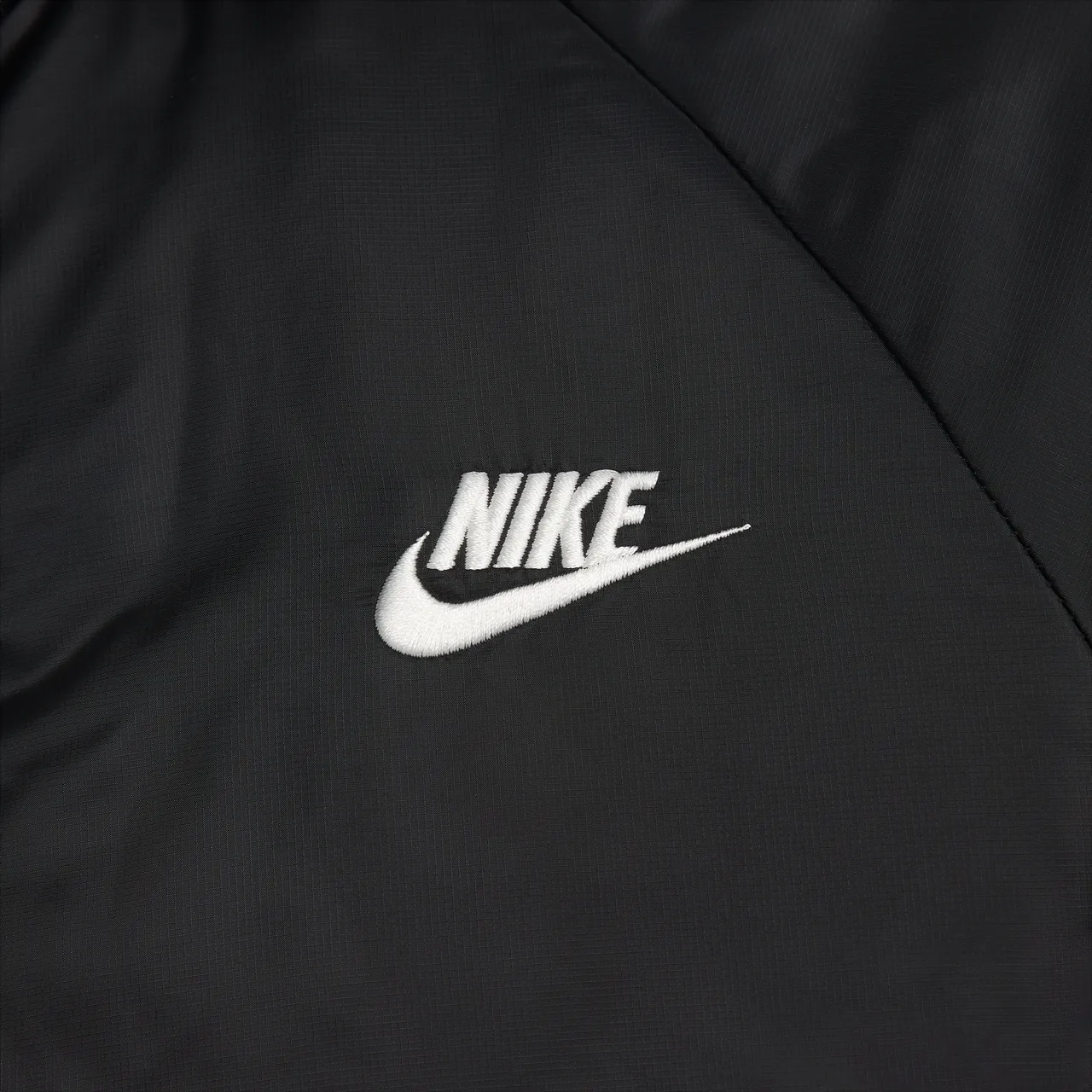 Nike Sportswear Windrunner wasserabweisende Therma-FIT-Puffer-Jacke für Herren - Schwarz
