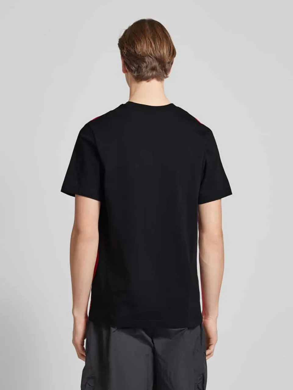 Nike T-Shirt mit Label-Print in Black