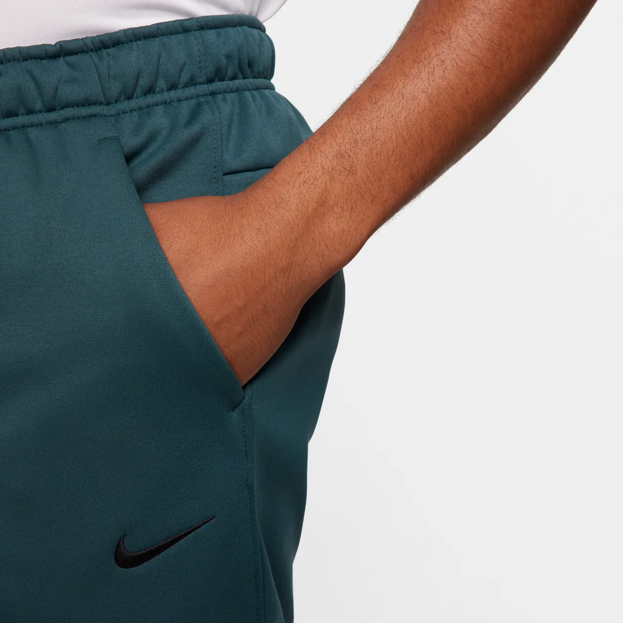 Nike Therma schmal zulaufende Therma-FIT Fitnesshose für Herren - Grün