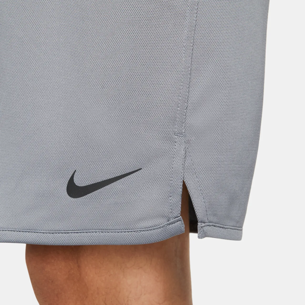 Nike Totality vielseitige Dri-FIT Herrenshorts ohne Futter (ca. 23 cm) - Grau