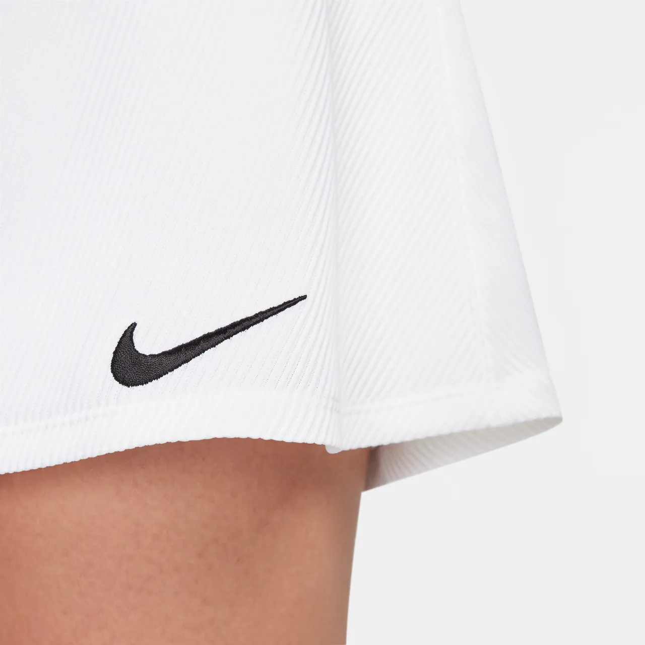 NikeCourt Advantage Dri-FIT-Tennisrock für Damen - Weiß
