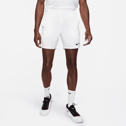 NikeCourt Dri-FIT Victory Herren-Tennisshorts (ca. 18 cm) - Weiß