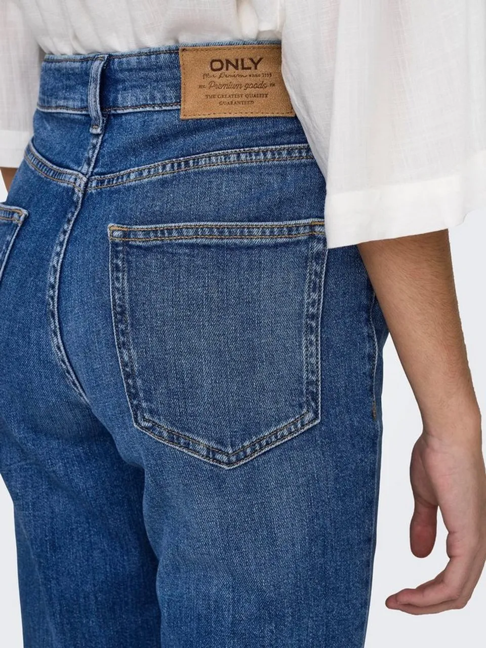 ONLY Bootcut-Jeans ONLEVERLY MW SWEET FLARED DNM CRO187 (Flared Jeans, Schlagjeans, ausgestellte Beinform, normale Leibhöhe) Baumwollmischung mit Stre...