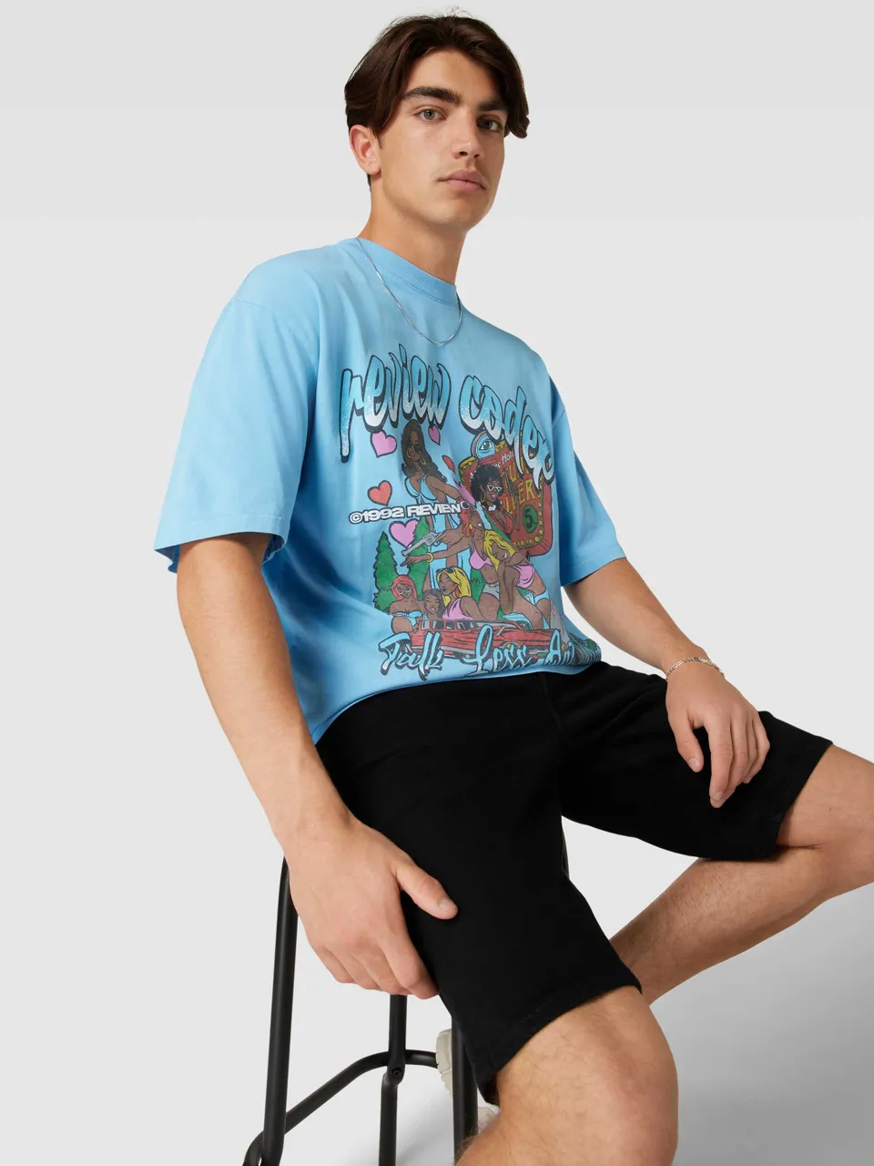 Oversized T-Shirt mit REVIEW CODEX Y2K Print