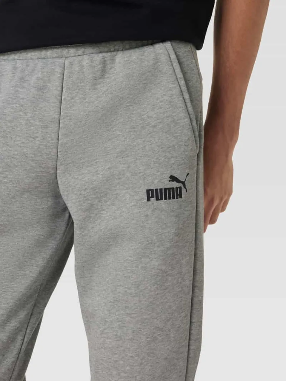 PUMA PERFORMANCE Sweatpants mit Label-Print in Mittelgrau
