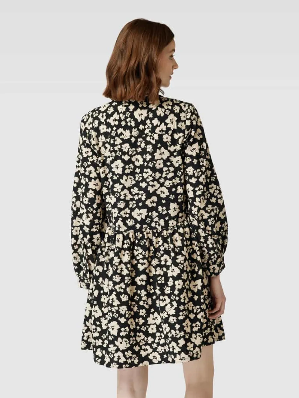 QS Knielanges Kleid mit floralem Muster Modell 'Flower' in Black