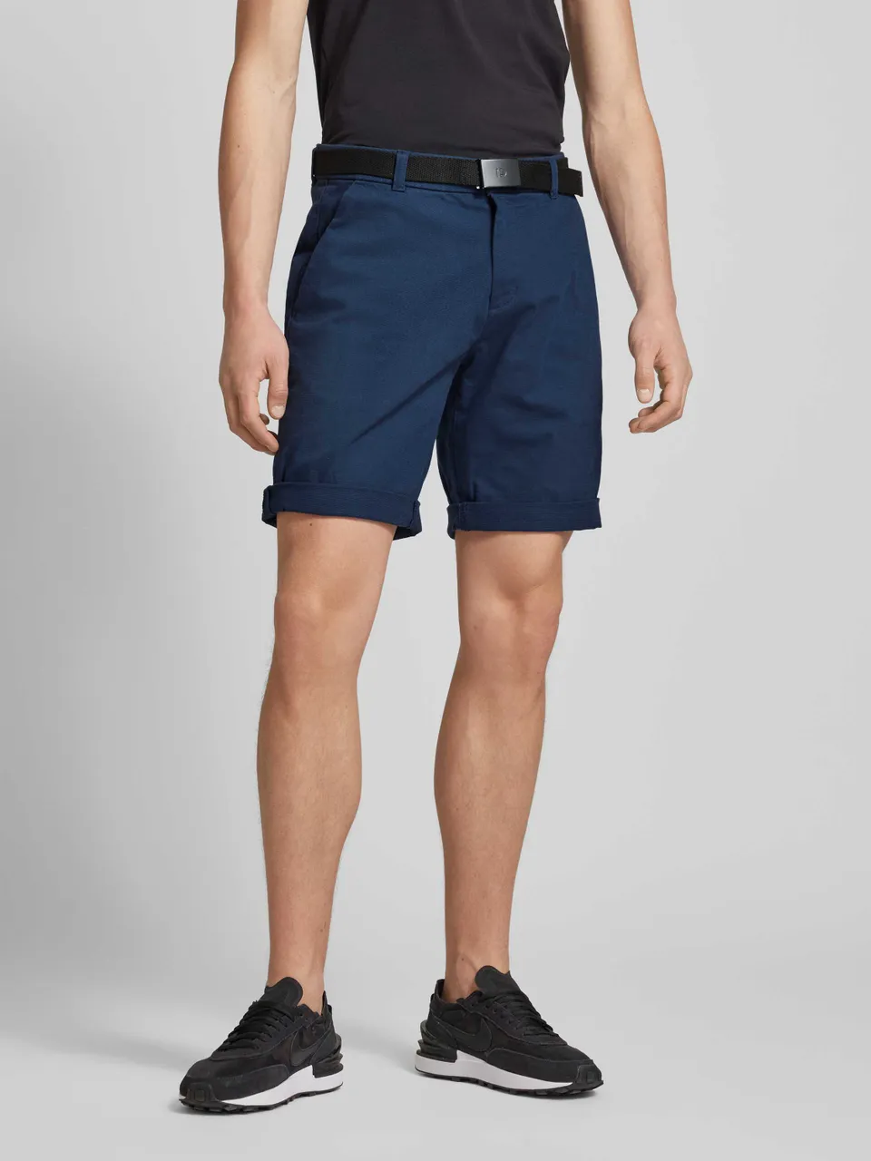 Regular Fit Chino-Shorts mit Gürtel