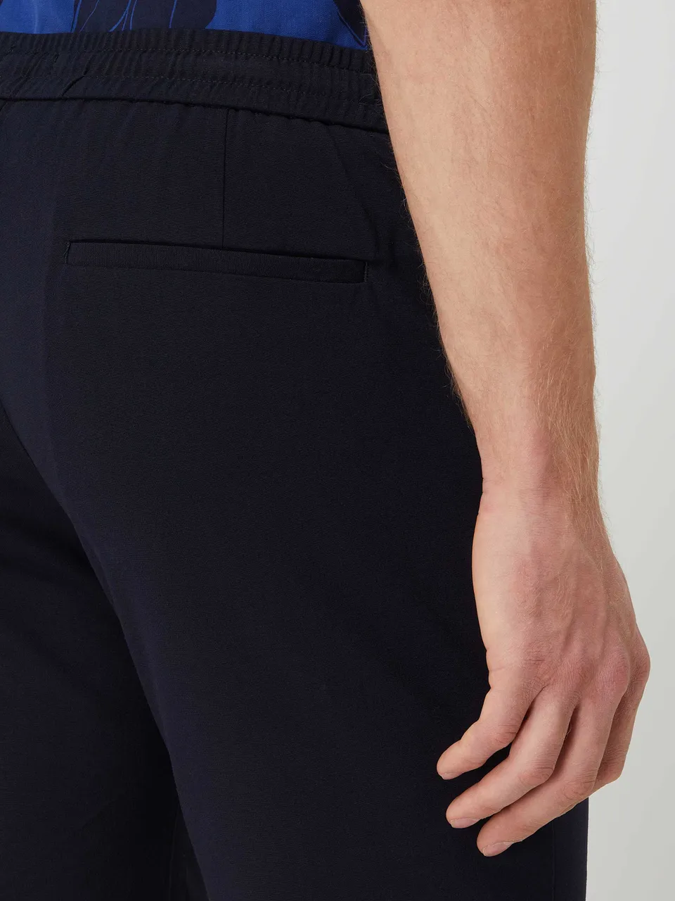 Regular Fit Shorts mit elastischem Bund 