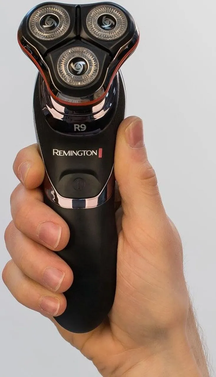 Remington Elektrorasierer Ultimate Rotationsrasierer R9, XR1570, ausklappbarer Langhaarschneider, (Herrenrasierer, Elektrorasierer) für Nass-& Trocken...