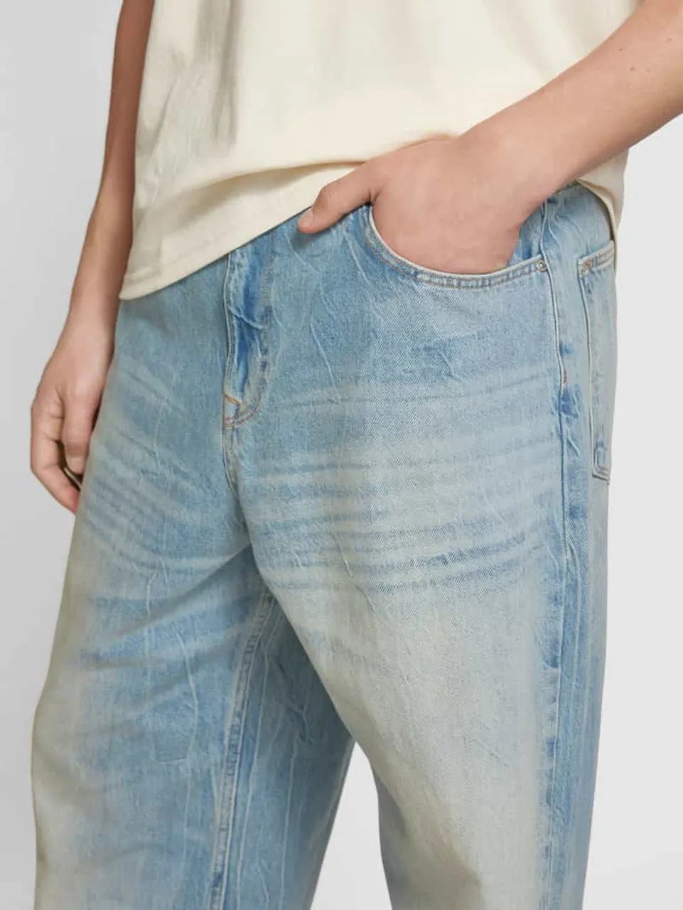 REVIEW Jeans mit 5-Pocket-Design in Blau
