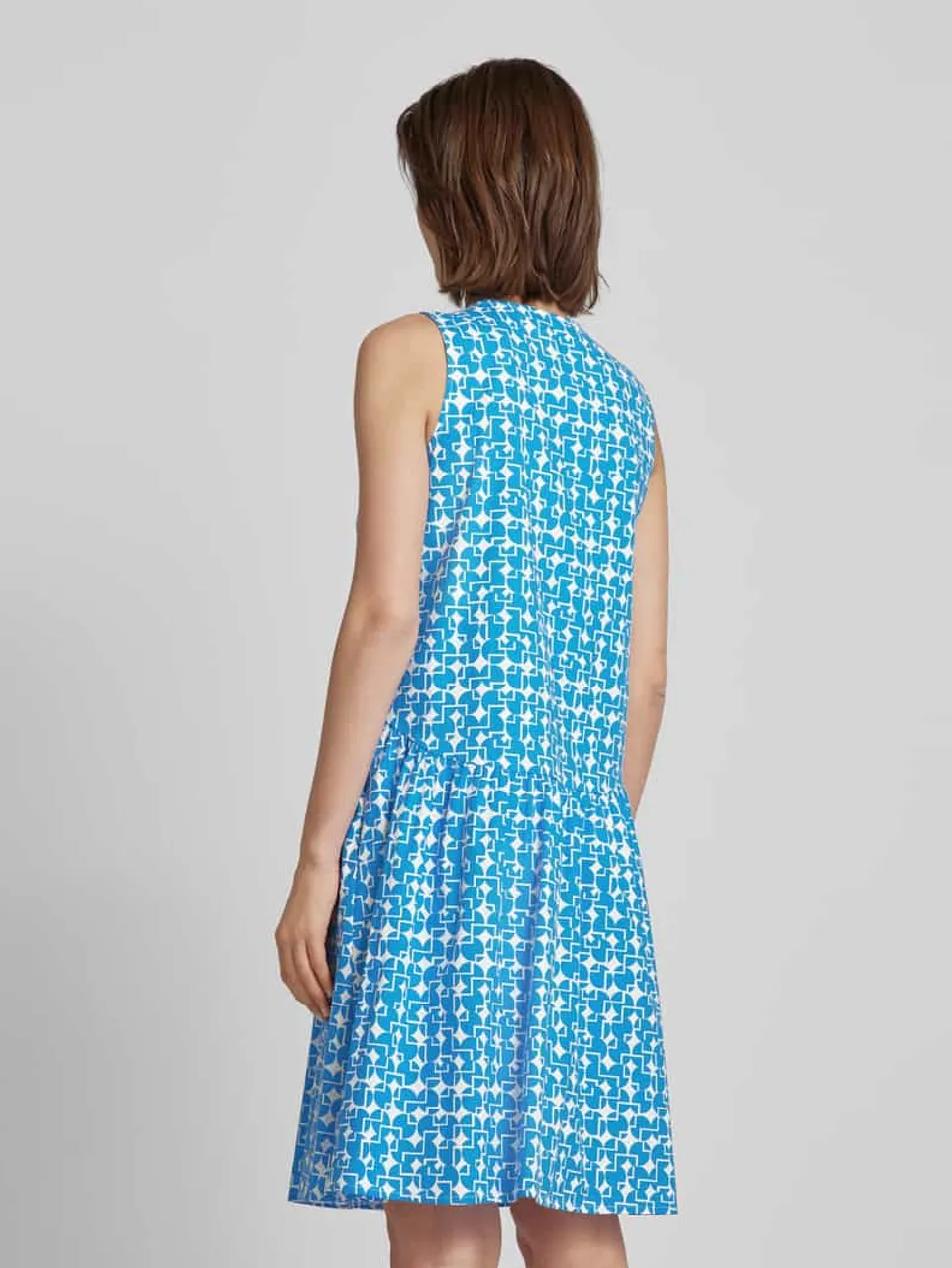 ROBE LÉGÈRE Knielanges Kleid mit grafischem Muster in Bleu