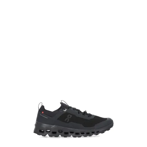 Schwarze Tech Fabric Sneakers On Running