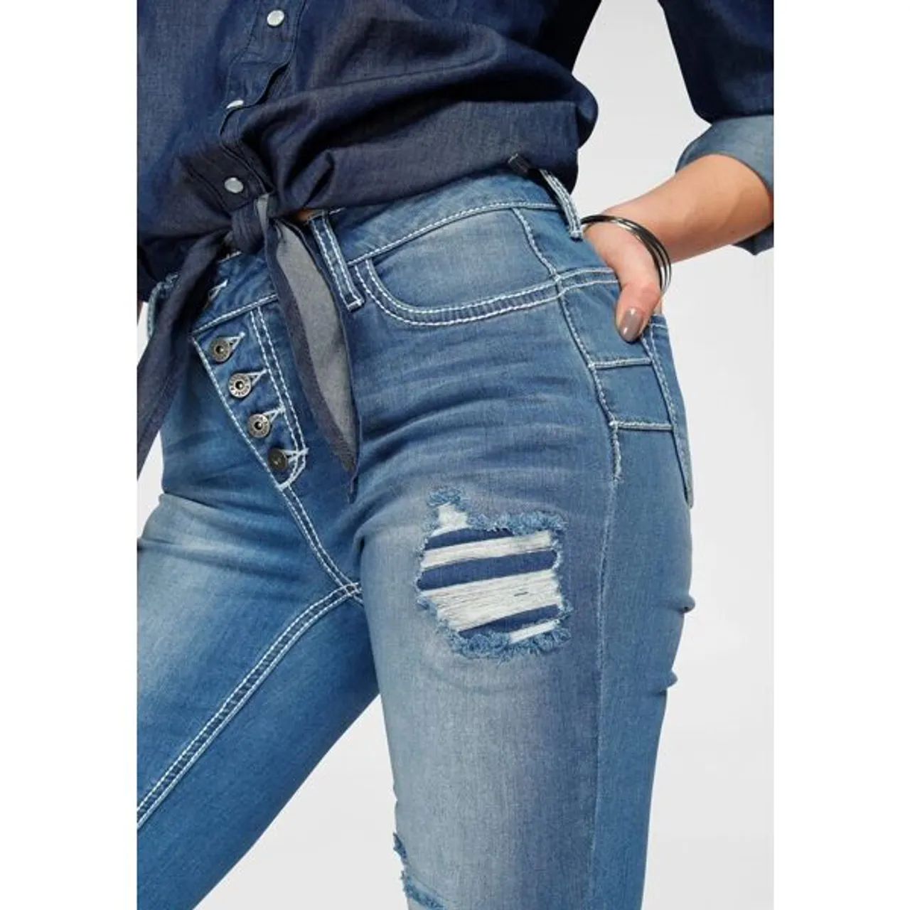 Slim-fit-Jeans ARIZONA "mit sichtbarer, schräger Knopfleiste" Gr. 38, N-Gr, blau (mid, blue, used) Damen Jeans Röhrenjeans