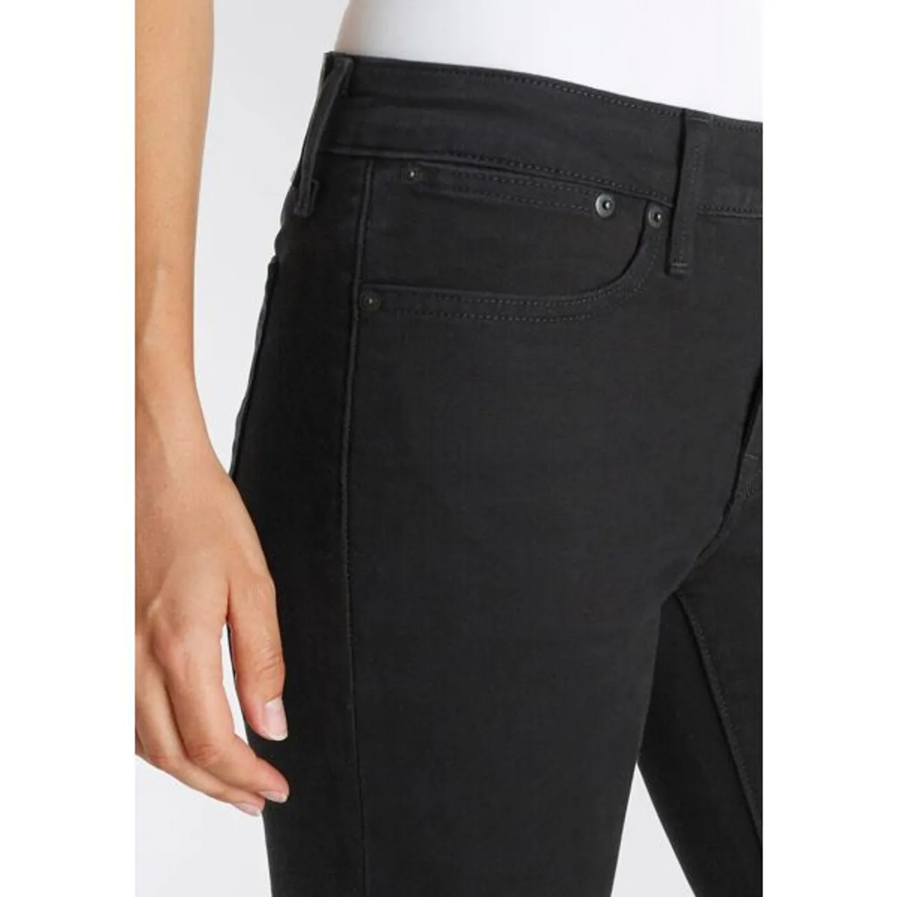 Slim-fit-Jeans LEVI'S "712 SLIM WELT POCKET" Gr. 28, Länge 32, schwarz (night black) Damen Jeans Röhrenjeans
