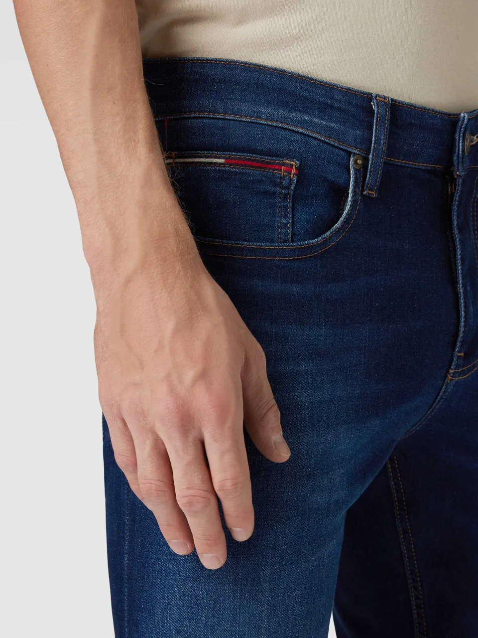 Slim Tapered Fit Jeans im 5-Pocket-Design Modell 'AUSTIN'