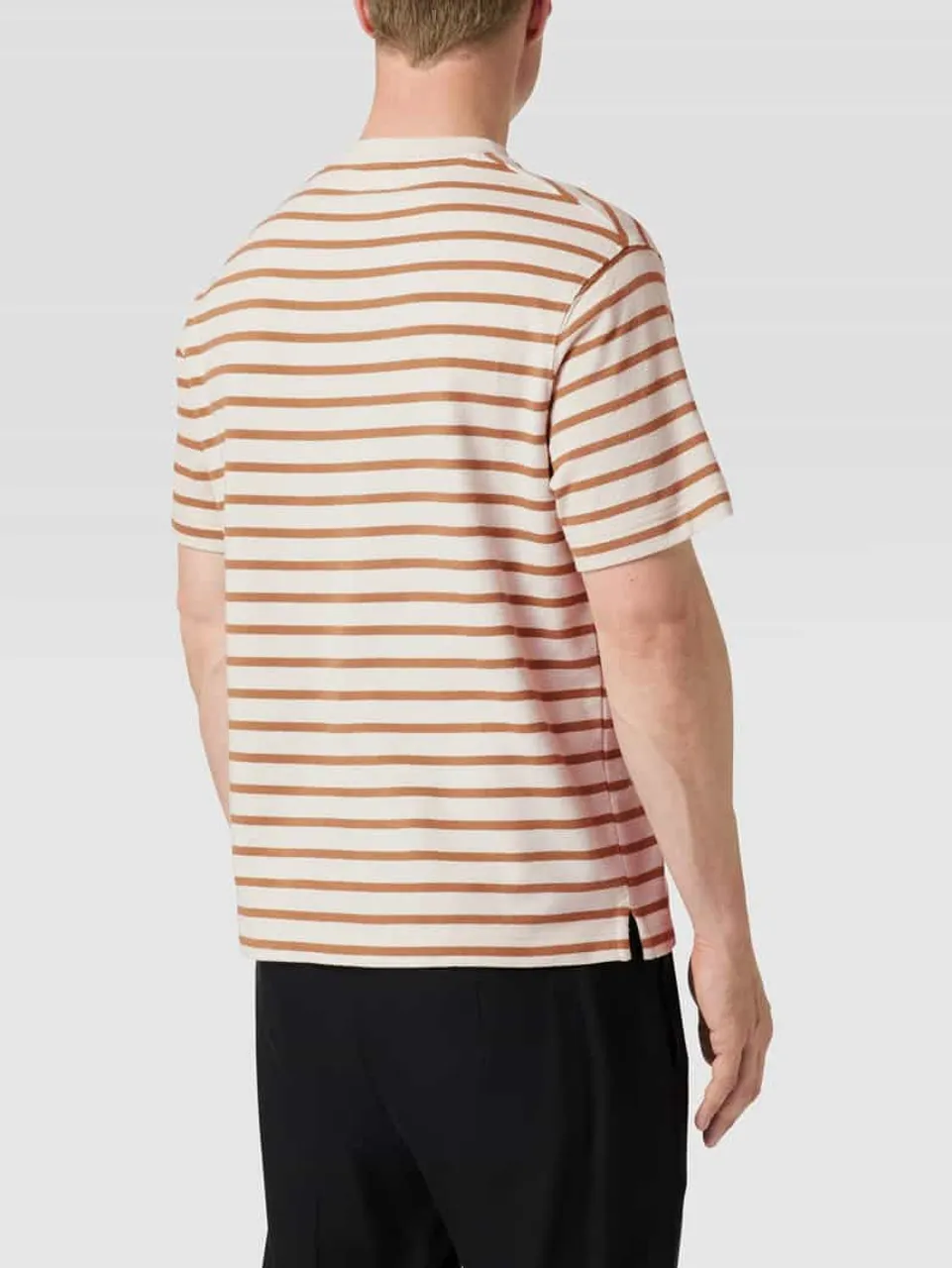 s.Oliver RED LABEL T-Shirt mit Streifenmuster und Brusttasche in Offwhite