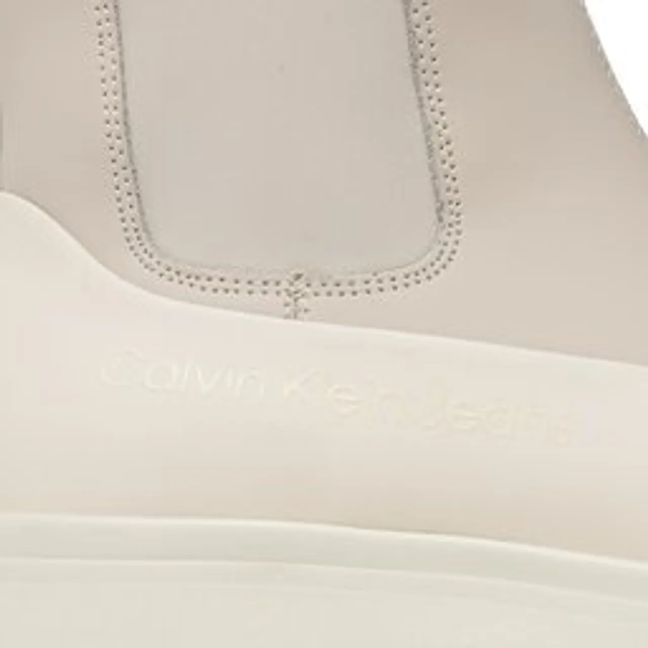 Stiefeletten Calvin Klein Jeans Chunky Combat Chelsea Boot Rub YW0YW01065 Eggshell/Creamy White ACF