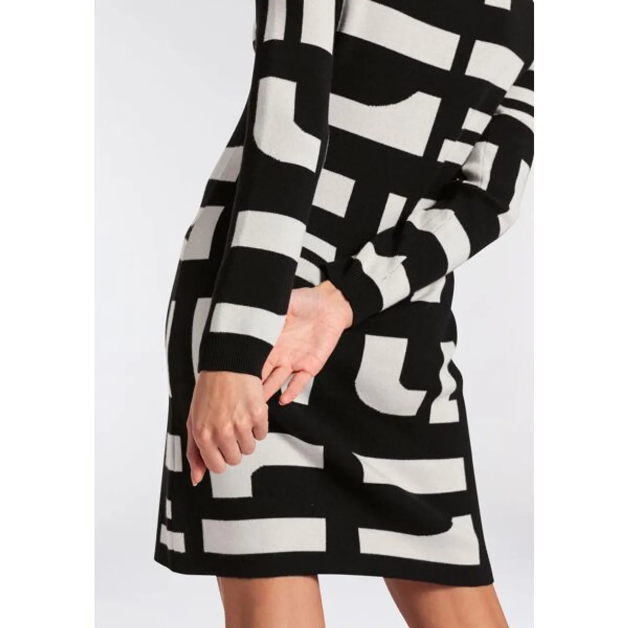 Strickkleid BOYSEN'S Gr. 40, N-Gr, schwarz-weiß (schwarz, weiß) Damen Kleider Freizeitkleider mit modischem Grafik-Allover-Muster - NEUE KOLLEKTION