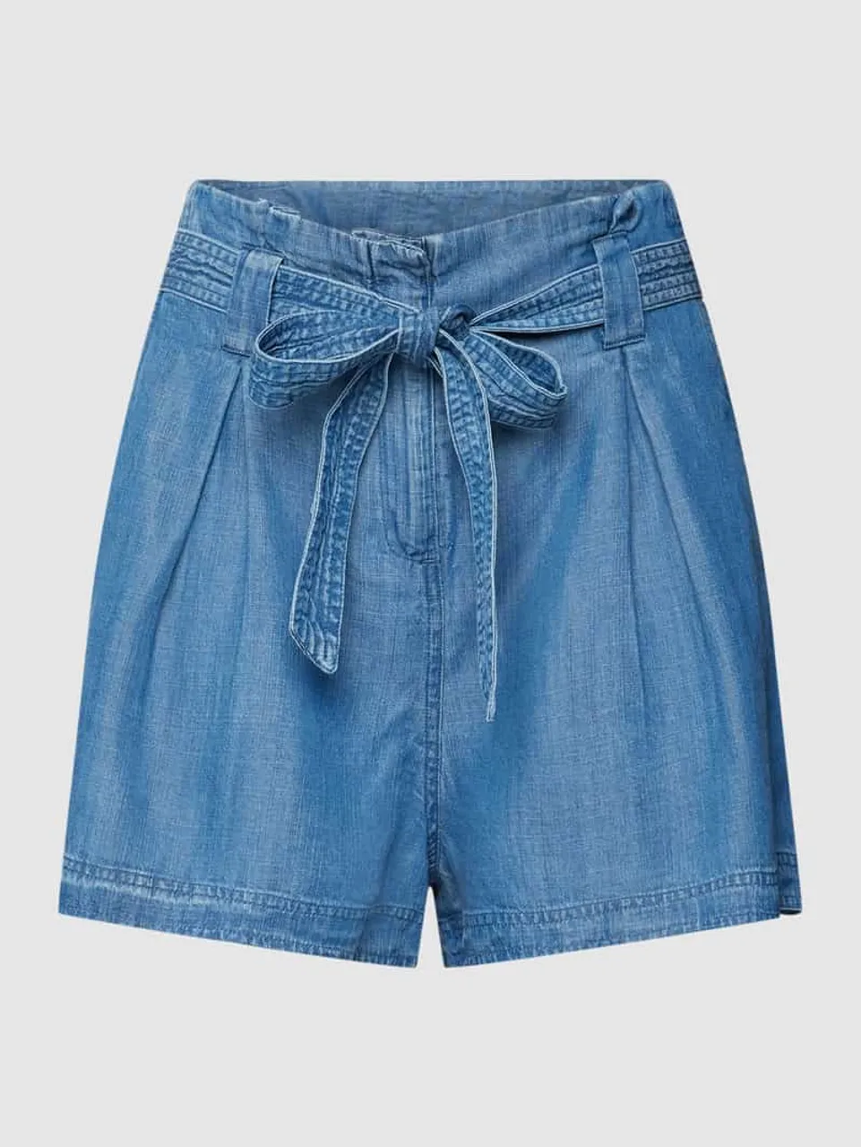 Superdry Shorts mit Stoffgürtel in Jeansblau