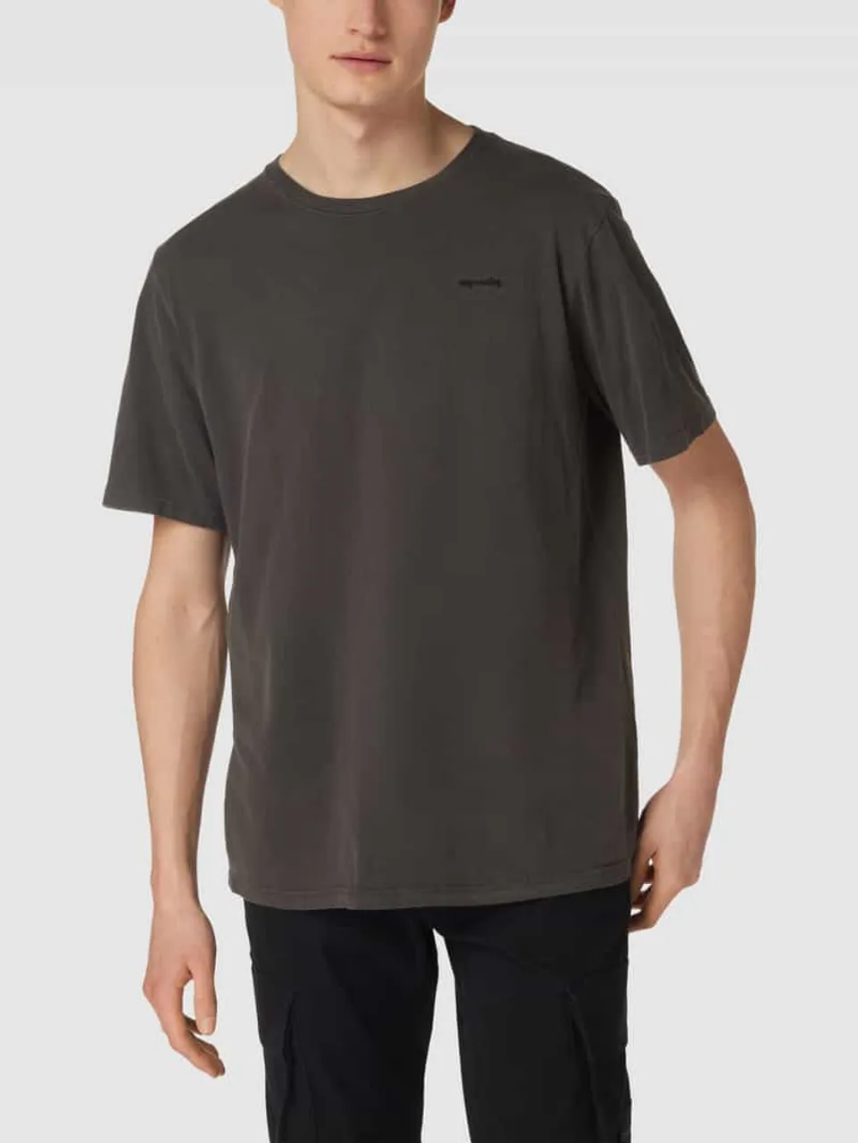 Superdry T-Shirt mit Label-Stitching in Black