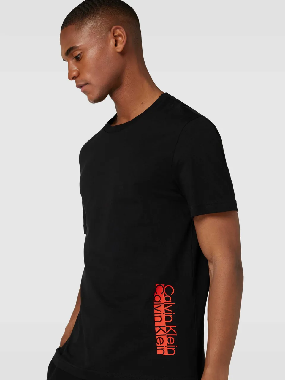 T-Shirt aus Baumwolle mit Label-Detail