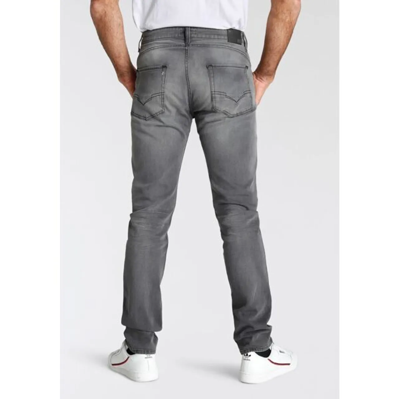Tapered-fit-Jeans H.I.S "CIAN" Gr. 32, Länge 32, grau (dark grey) Herren Jeans Tapered-Jeans Ökologische, wassersparende Produktion durch Ozon Wash