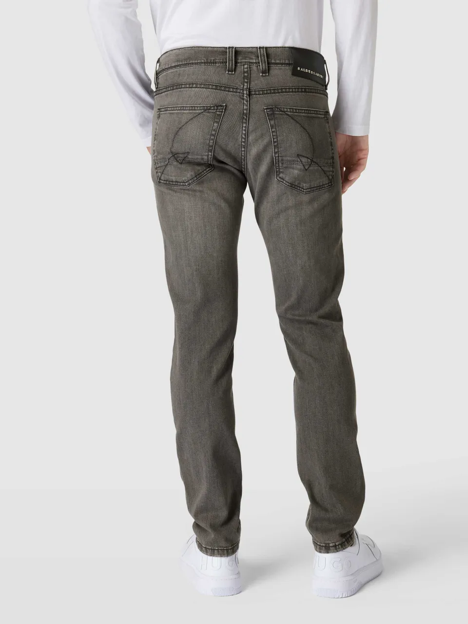 Tapered Fit Jeans in unifarbenem Design Modell 'Jaden'