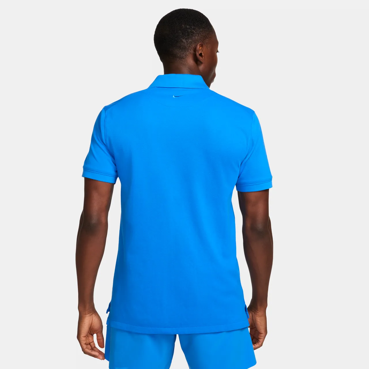 The Nike Polo Rafa Herren-Poloshirt in schmaler Passform - Blau