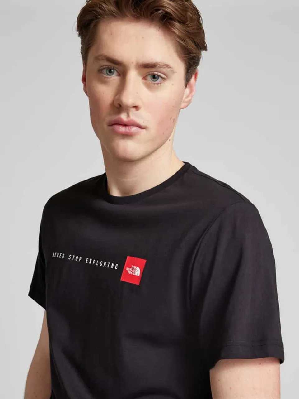 The North Face T-Shirt mit Label-Print Modell 'NEVER STOP EXPLORIN' in Black