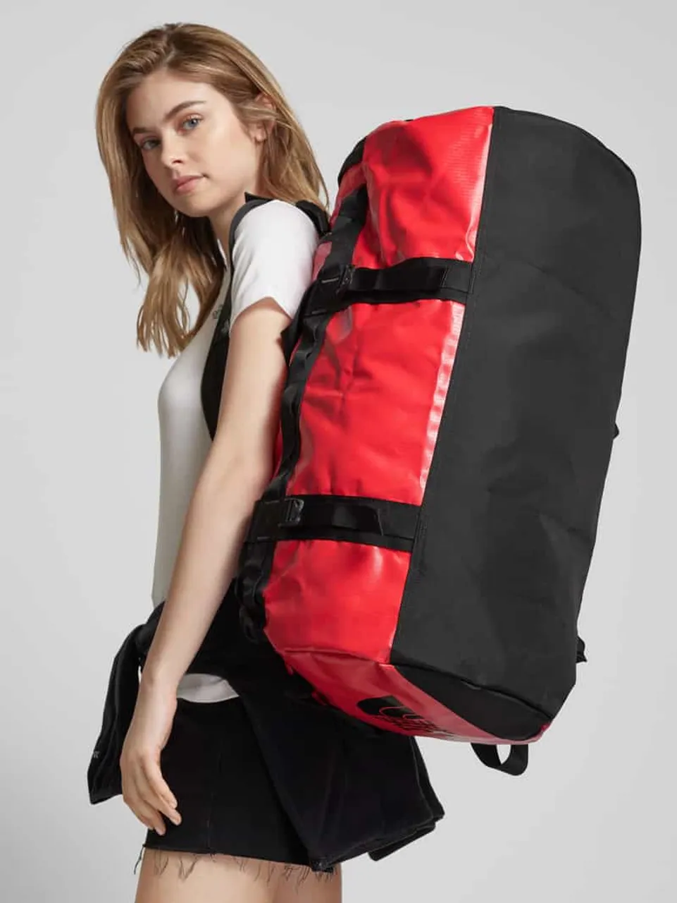 The North Face Weekender mit Label-Print Modell 'BASE CAMP DUFFEL M' in Rot, Größe One Size