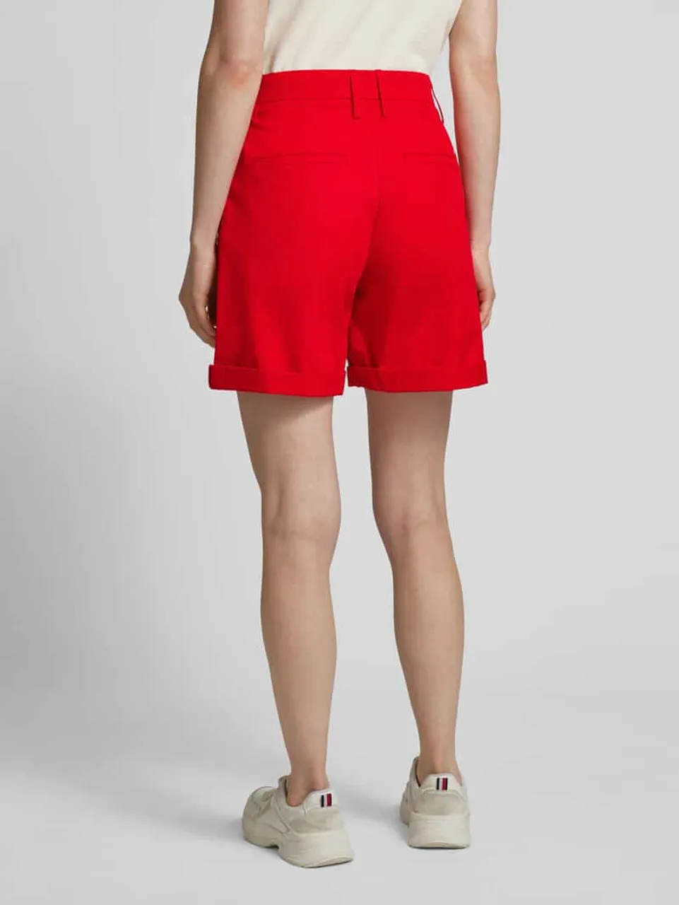 Tommy Hilfiger Chino-Shorts mit Label-Stitching in Rot