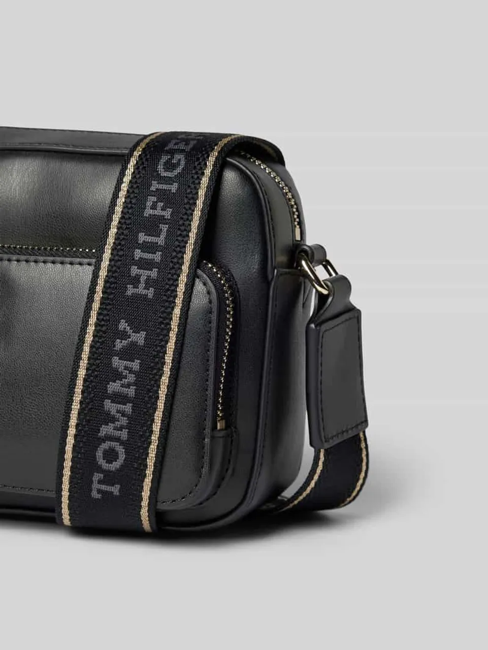 Tommy Hilfiger Handtasche in unifarbenem Design Modell 'Joy' in Black, Größe One Size