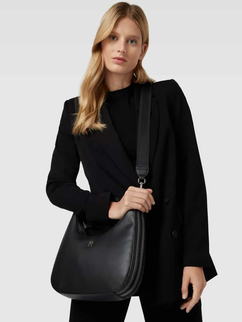 Tommy Hilfiger Handtasche mit verstellbarem Schulterriemen in Black, Größe One Size