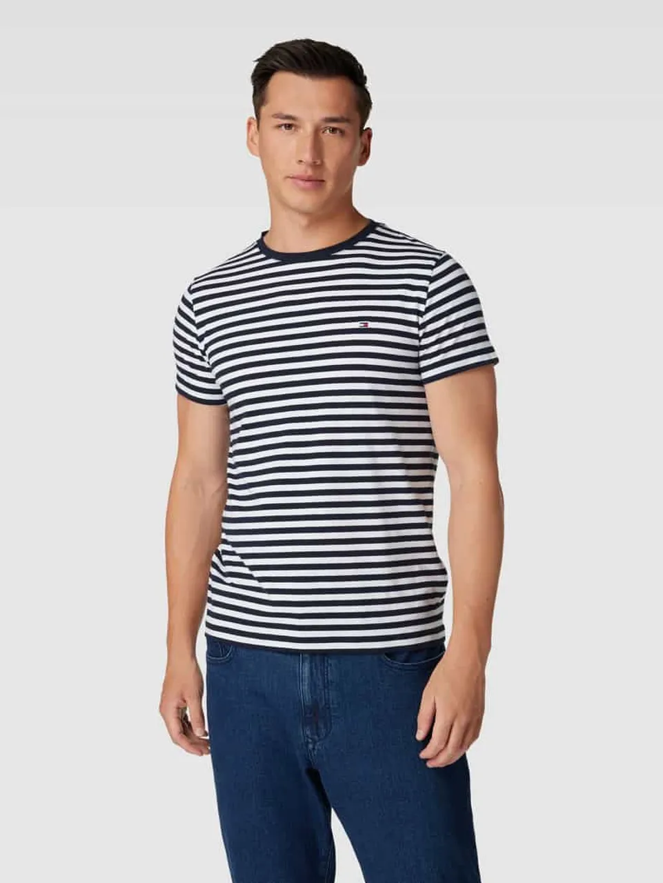 Tommy Hilfiger Slim Fit T-Shirt mit Label-Stitching in Marine