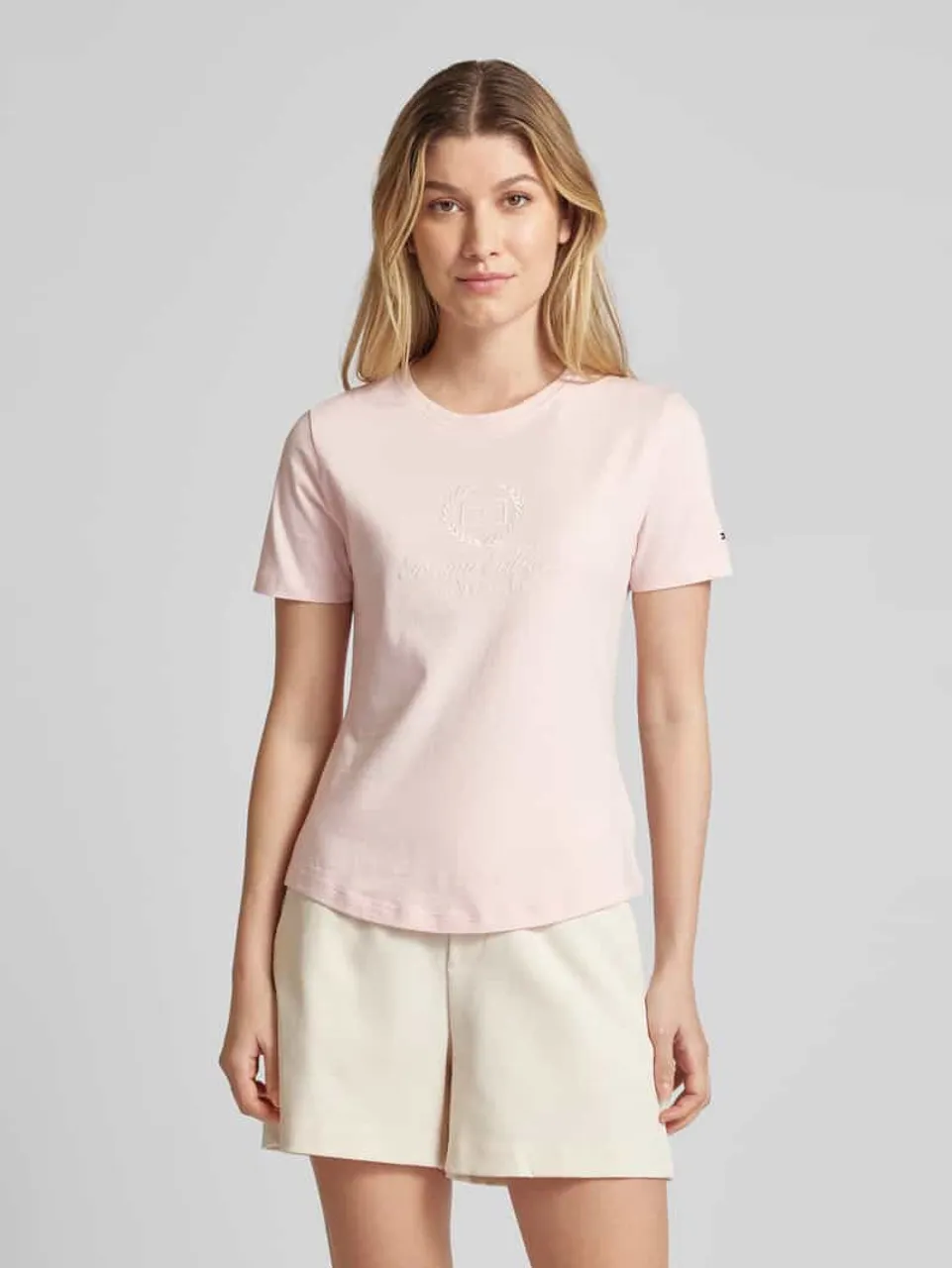 Tommy Hilfiger Slim Fit T-Shirt mit Label-Stitching in Rosa