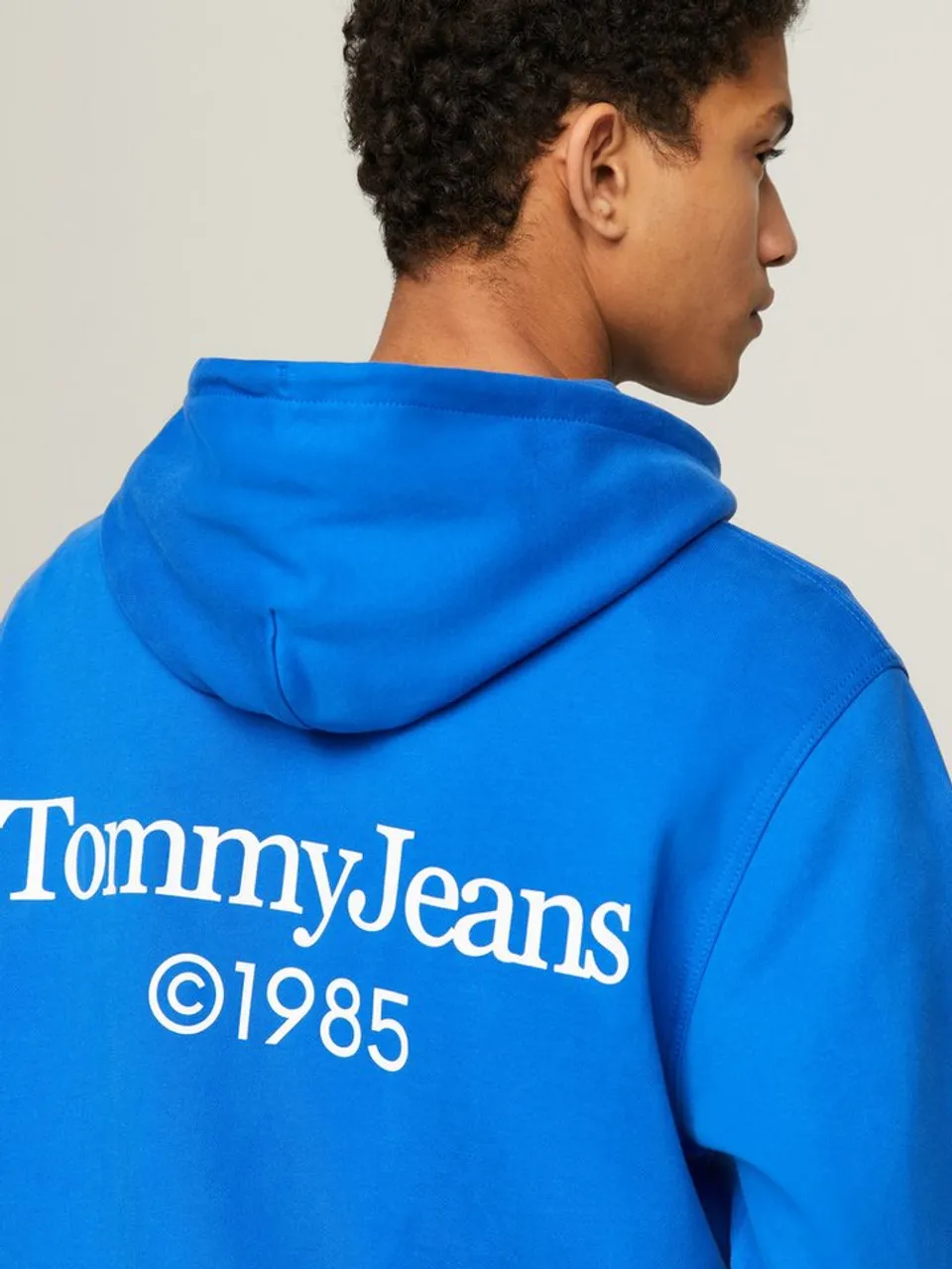Tommy Jeans Hoodie TJM REG ENTRY mit kontrastfarbenen Rückenprint