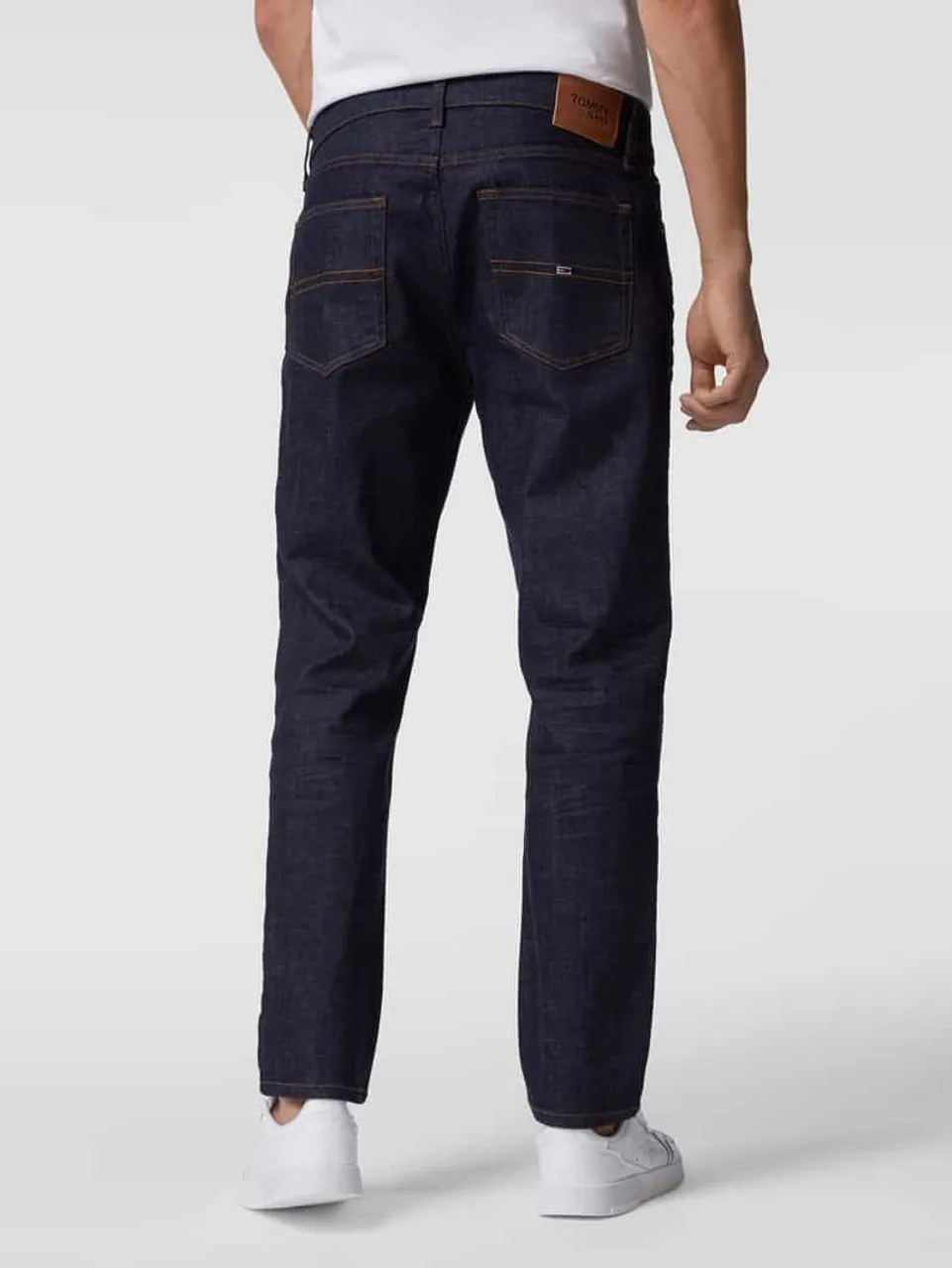 Tommy Jeans Relaxed Fit Jeans mit Stretch-Anteil Modell 'Ryan' in Jeansblau
