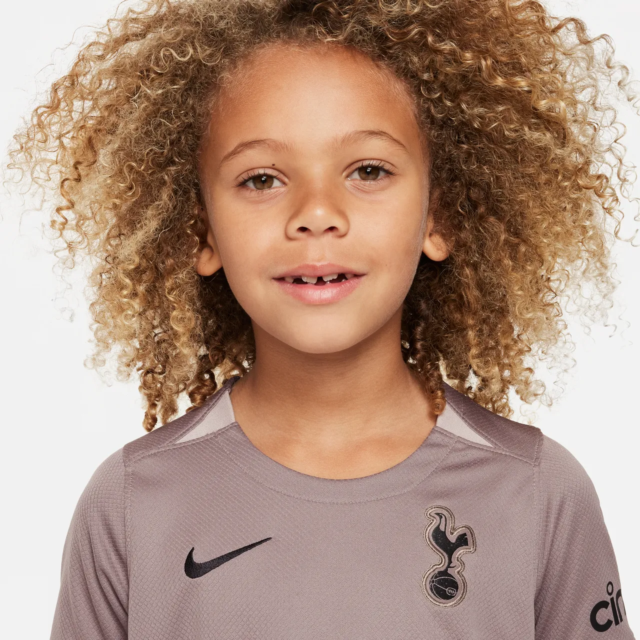 Tottenham Hotspur 2023/24 Third dreiteiliges Nike Dri-FIT-Set für jüngere Kinder - Braun