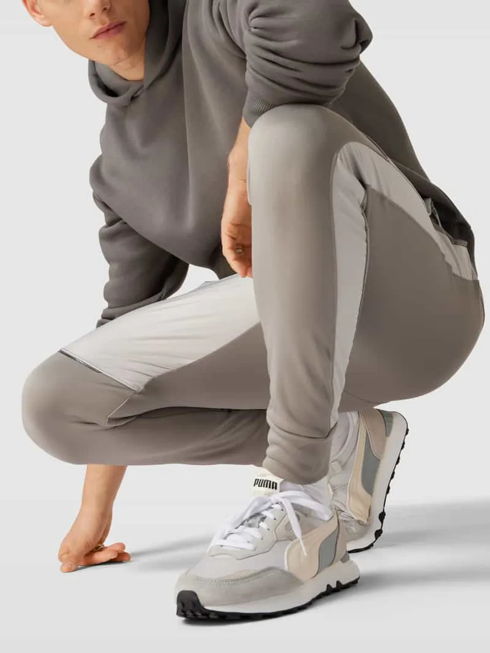 Under Armour Trackpants in Two-Tone-Machart in Hellgrau